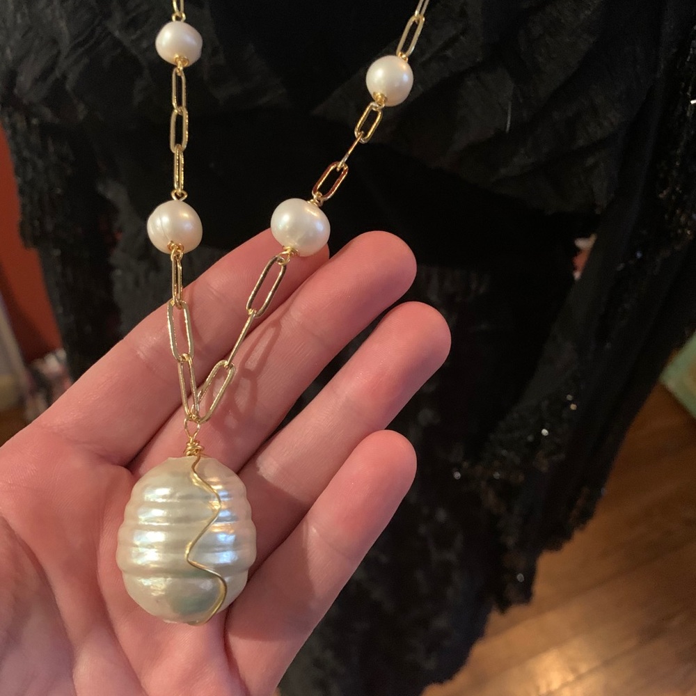Gold and pearl necklace
